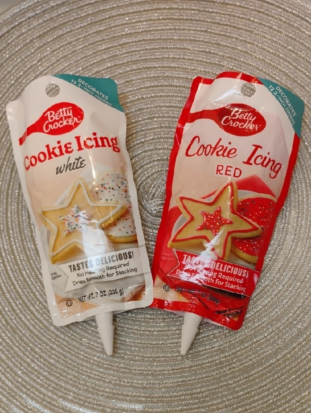 Betty Crocker Red and White Cookie Icing Decorating Pouches~(2)